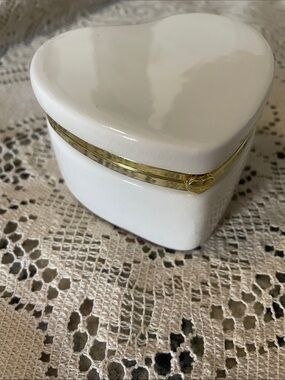 Heart-Shaped White Ceramic Jewelry Box with Gold Trim